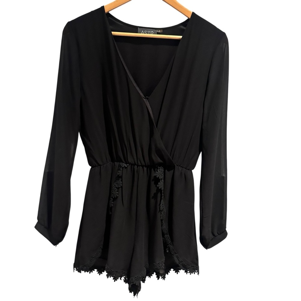 ASTR The Label Black Long Sleeve Chiffon Romper‎ Lace Trim Size Medium